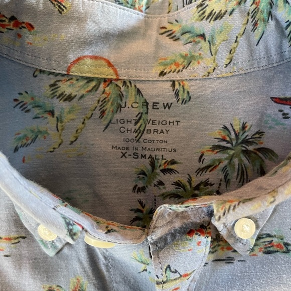 J. Crew lightweight chambray island beach print short sleeve button-down shirt - Picture 5 of 6